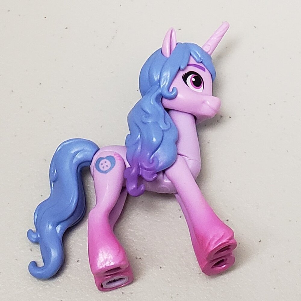 My Little Pony Friends of Maretime Bay Figure Izzy Moonbow